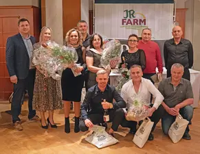 JR Farm ehrt langjährige Mitarbeiter