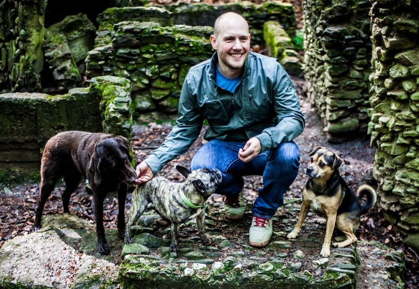 Hunde sind seine besten Freunde